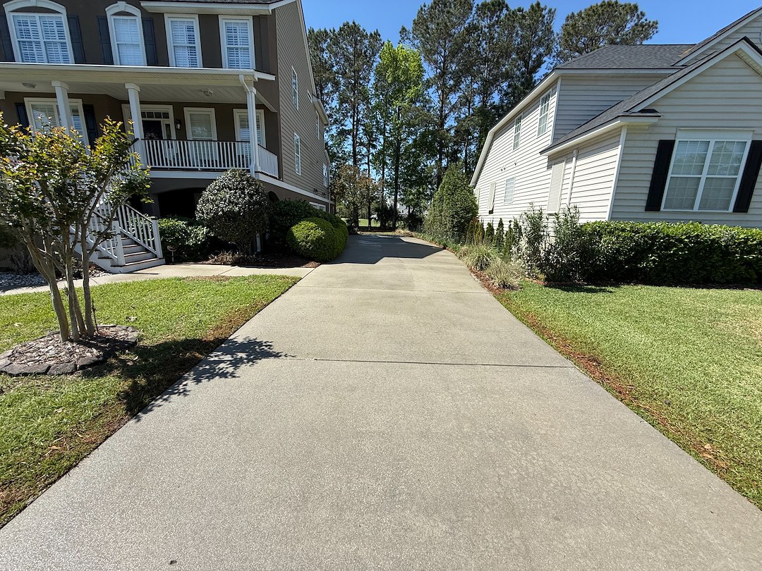 Driveway Cleaning in Rivertowne Country Club – Restoring Curb Appeal with Professional Pressure Washing in Mount Pleasant