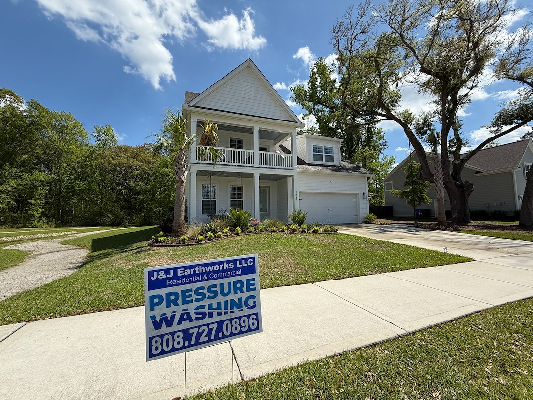 House Washing Done Right in Moore’s Landing – Safe, Effective Soft Washing by Mount Pleasant’s Exterior Cleaning Pros