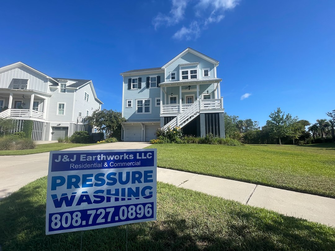 J&J Earthworks Enhances Homes with House Soft Wash and Interior/Exterior Window Cleaning in Mount Pleasant