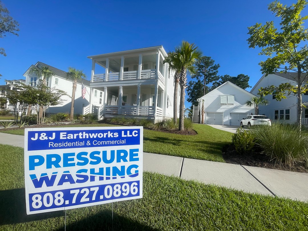 J&J Earthworks Restores Homes with House Soft Wash and Rust Removal in Carolina Park