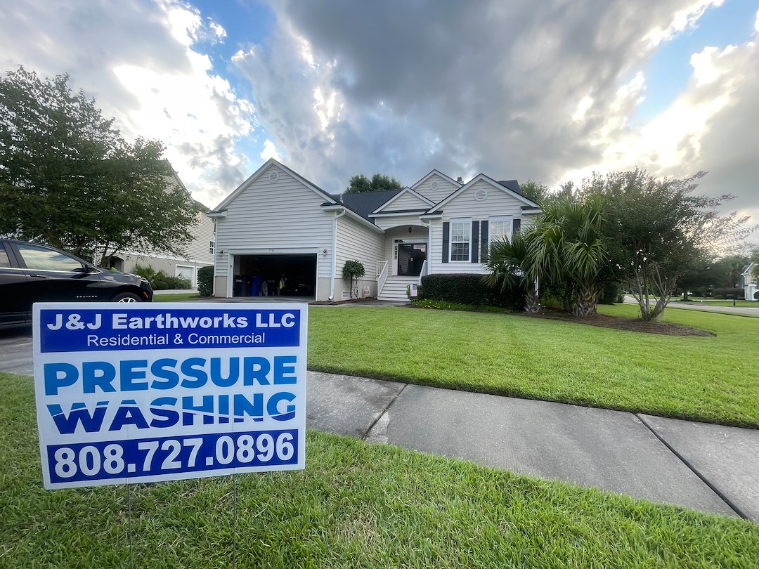 J&J Earthworks Transforms Homes with House Soft Wash and Window Cleaning in Rivertowne, Mount Pleasant