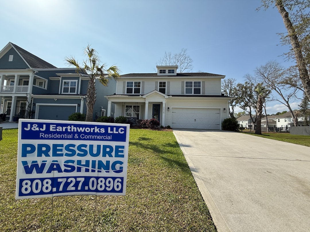 Pre-Listing House Wash in Moore’s Landing – Boosting Real Estate Appeal with Soft Washing in Mount Pleasant, South Carolina