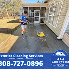 Professional-House-Washing-Driveway-Pressure-Washing-in-Park-West-Mount-Pleasant 0