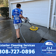 Professional-House-Washing-Gutter-Cleaning-Driveway-Pressure-Washing-in-Park-West-Mount-Pleasant 1