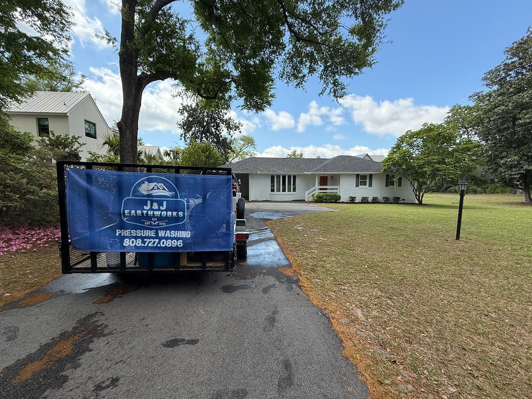 Soft Wash on Painted Brick Home Near Remley’s Point – Low Pressure House Washing by Mount Pleasant’s Trusted Experts