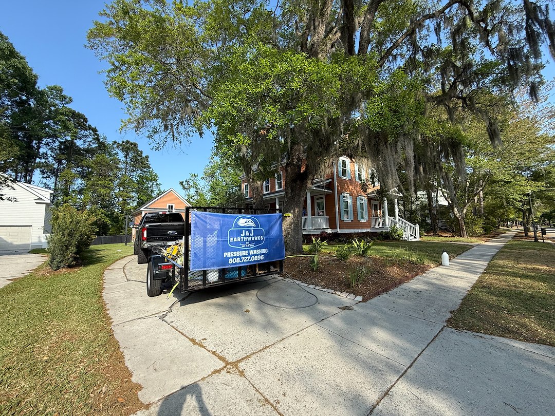Sparkling Results on Daniel Island – Soft Wash House Cleaning by Mount Pleasant’s Pressure Washing Pros